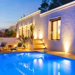 Rent 5 bedroom house in Ibiza