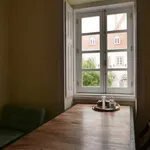 Rent a room of 333 m² in lisbon