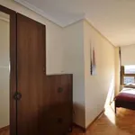 Rent a room of 140 m² in madrid