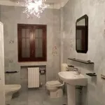 Rent 4 bedroom house of 180 m² in Bari