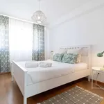 Rent 4 bedroom apartment of 130 m² in lisbon