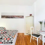 Rent 1 bedroom apartment of 45 m² in Berlin