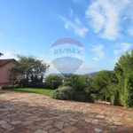 Rent 8 bedroom house of 370 m² in Alassio