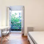 Rent a room of 240 m² in madrid