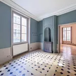 Rent 6 bedroom apartment of 222 m² in Paris