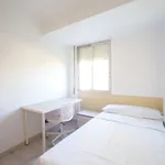 Rent a room of 100 m² in valencia