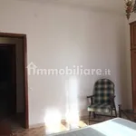 Affitto 4 camera appartamento di 75 m² in Perugia