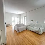 Rent 4 bedroom apartment of 150 m² in Napoli