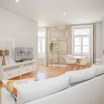 Rent 5 bedroom apartment of 68 m² in Porto