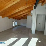 Affitto 4 camera appartamento di 85 m² in Bologna