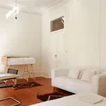 Rent a room of 120 m² in lisbon