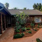 Rent 3 bedroom house of 220 m² in Pretoria