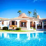 PRECIOSA VILLA A 300m DEL MAR