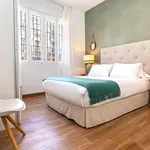 Rent 3 bedroom apartment of 926 m² in Seville