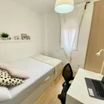 Rent 4 bedroom apartment in Madrid