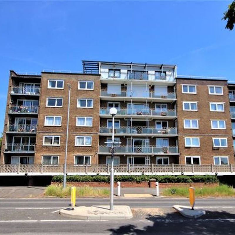 Flat to rent in Sutherland Avenue, Bexhill-On-Sea TN39 Sidley