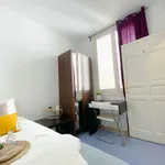 Rent 7 bedroom apartment in Madrid