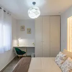 Rent 4 bedroom apartment in Madrid