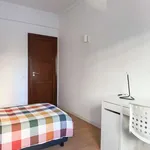 Rent a room of 101 m² in lisbon