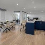 Rent 3 bedroom flat in Walton-on-Thames