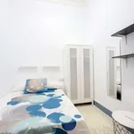 Rent a room of 300 m² in valencia