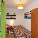 Rent 4 bedroom apartment in Barcelona