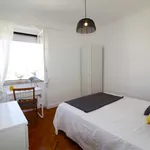 Rent a room of 200 m² in Lisbon