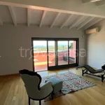 Affitto 4 camera appartamento di 178 m² in Desenzano del Garda