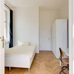 Rent 3 bedroom apartment in Prague