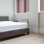 Rent 2 bedroom flat in Salford