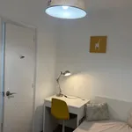 Rent 4 bedroom apartment in Barcelona