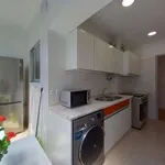 Rent a room of 60 m² in lisbon