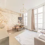 Appartement de 310 m² avec 1 chambre(s) en location à Paris