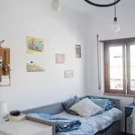 Rent a room of 100 m² in lisbon