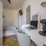 Rent a room of 150 m² in madrid