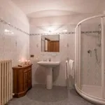 Rent 5 bedroom apartment in Florence