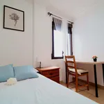 Rent a room of 100 m² in Sevilla