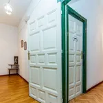 Rent a room of 270 m² in madrid