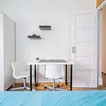 Rent a room of 90 m² in lisbon