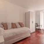 Rent a room of 80 m² in lisbon