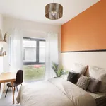 Rent 4 bedroom apartment in Paris