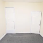 Rent 2 bedroom flat in Wakefield