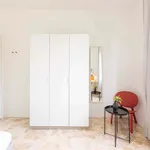 Rent a room of 70 m² in Milan