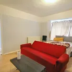 Rent 2 bedroom flat in Uxbridge