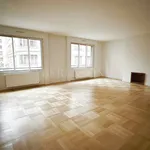 Rent 4 bedroom apartment of 149 m² in Paris 