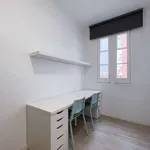 Rent a room of 588 m² in barcelona