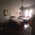 Affitto 5 camera casa di 207 m² in Piacenza