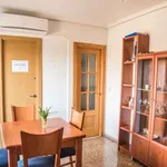 Rent a room of 90 m² in valencia