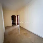 Affitto 5 camera appartamento di 245 m² in Palermo