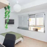 Rent a room of 89 m² in Valencia